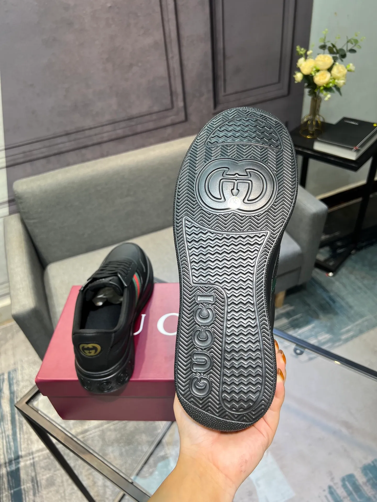 Men's men's shoes💰640 Gucci counter's latest couple's biscuit shoes‼ ️ 👑Purchasing agent level Gucci’s latest IP lightweight thick-soled white shoes can be put on your feet in seconds**4CM! ! Simple, easy to match and full of retro charm ~ the latest anti-counterfeiting cloth label on the tongue. And with electronic chip anti-counterfeiting.   The upper is made of imported environmentally friendly water-dyed calfskin, with a +1:1 fly-woven mesh surface to absorb sweat and an inner lining! Fly-knitted leather molded latex insole. Original IP lightweight outsole, one-piece injection molding, super comfortable and elastic, size male 39-44 (male 38.45 46 customized)